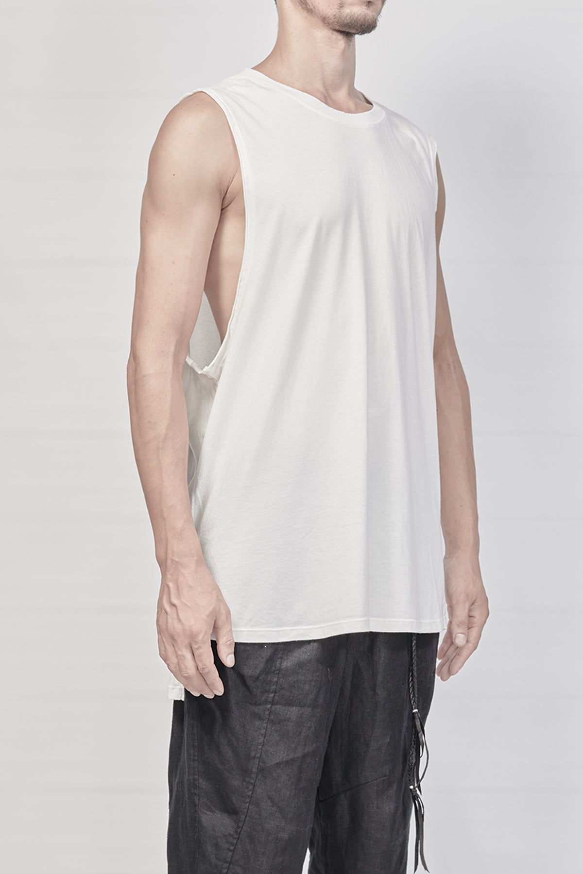 2102-CT03/SGL/DN Monolith Cut 02 / SGL - White