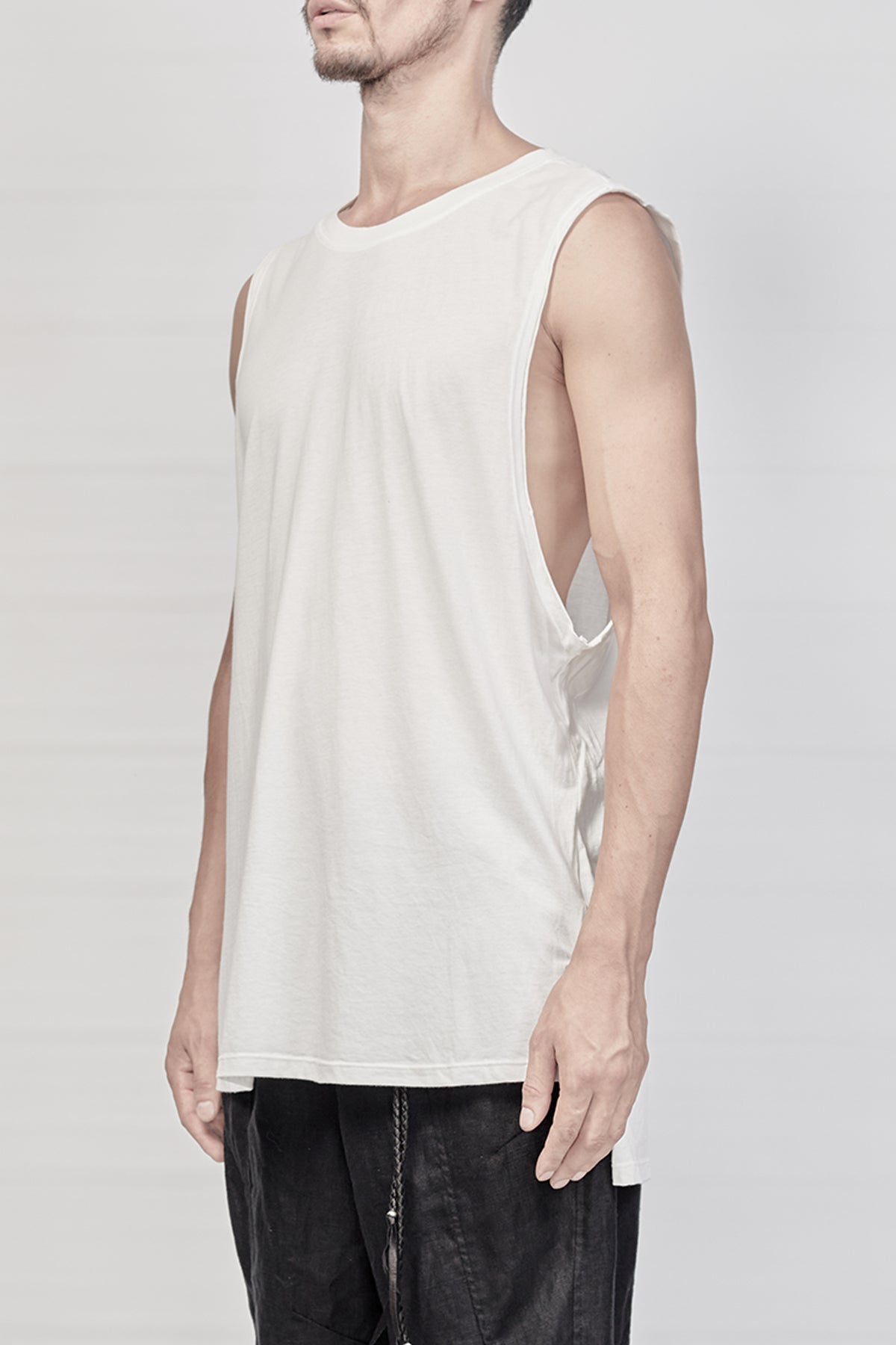 2102-CT03/SGL/DN Monolith Cut 02 / SGL - White