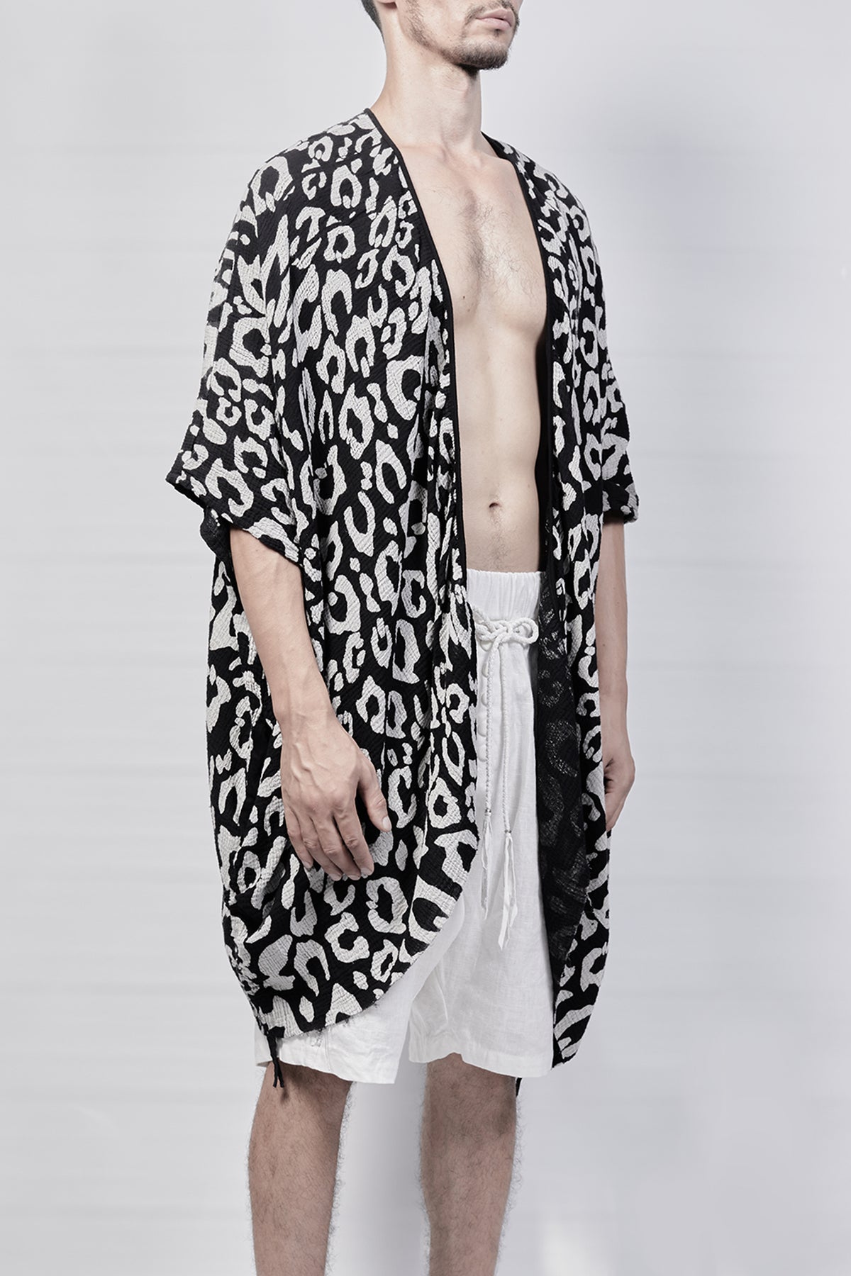 2301-GS06 Leopard Short Gown - Black