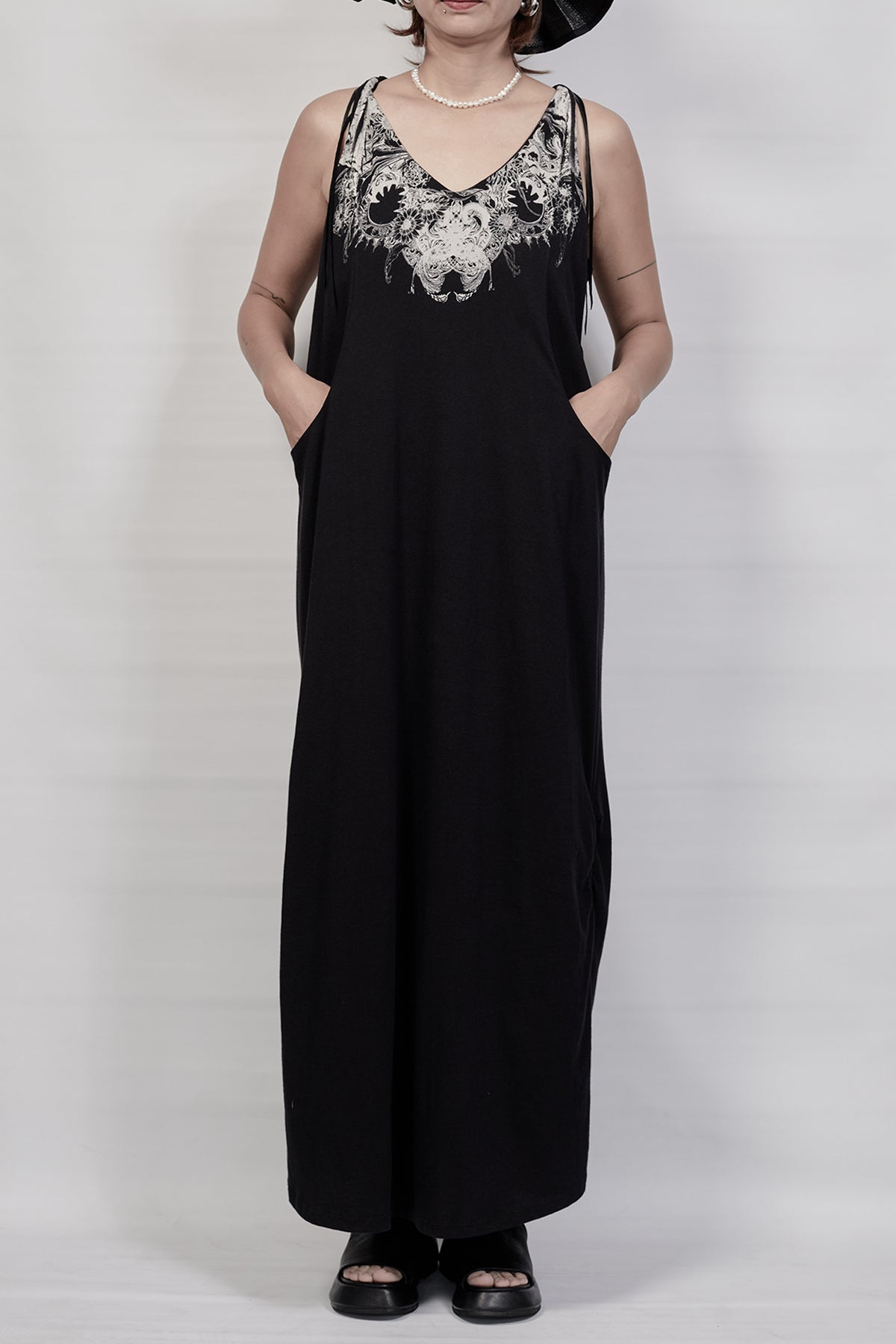 2301-CT06 Double Pocket Magnolia Flower OP - Black