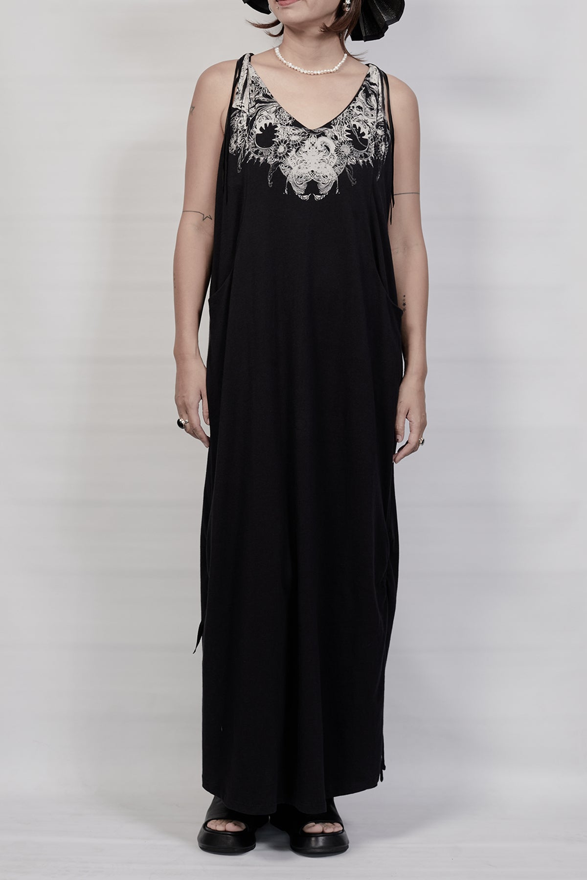 2301-CT06 Double Pocket Magnolia Flower OP - Black