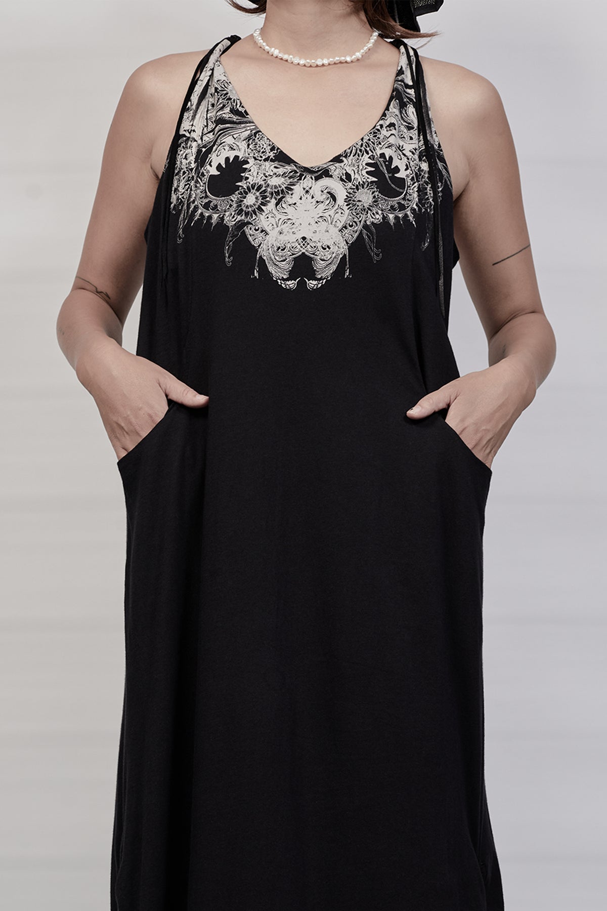 2301-CT06 Double Pocket Magnolia Flower OP - Black