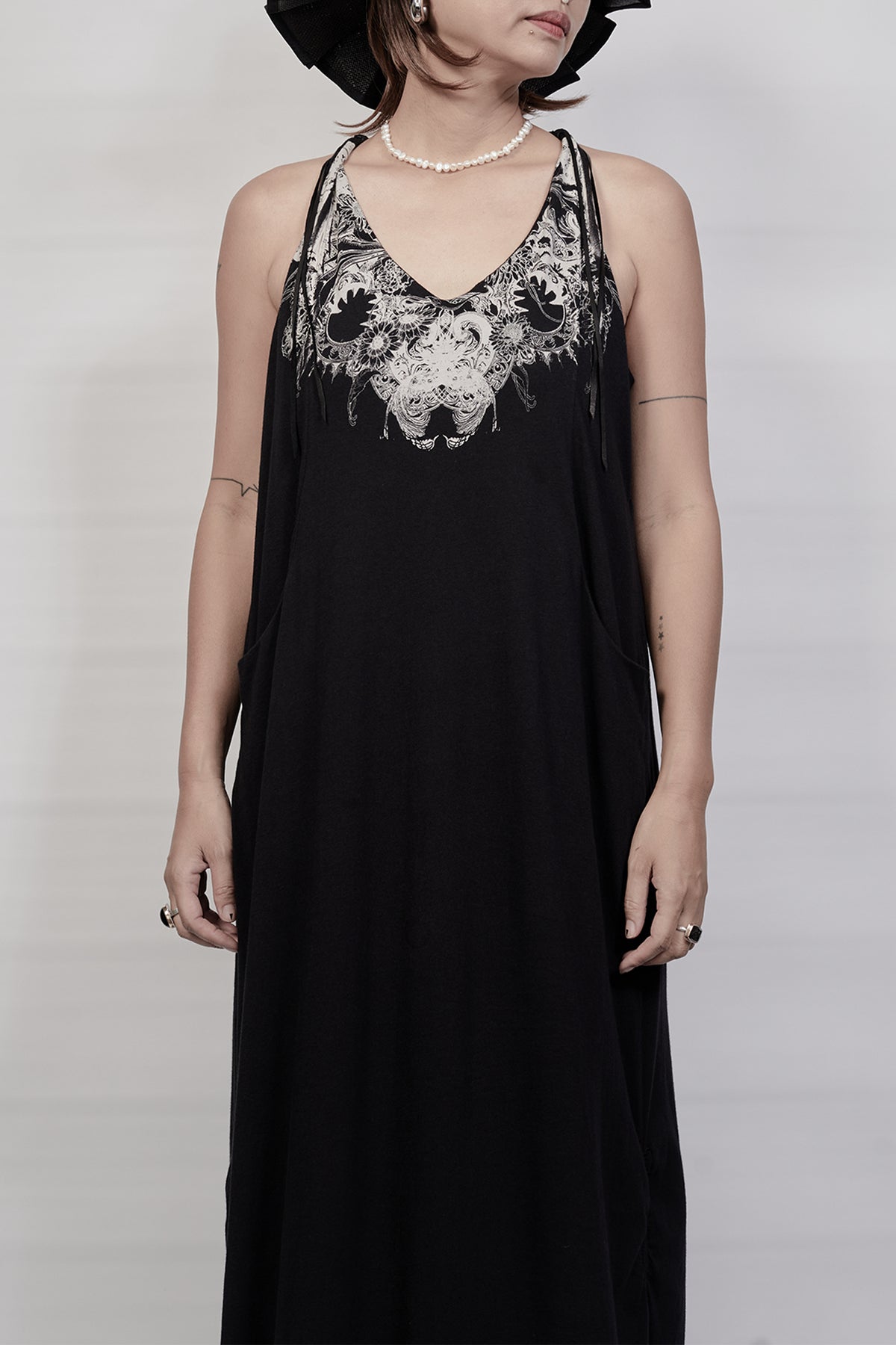 2301-CT06 Double Pocket Magnolia Flower OP - Black