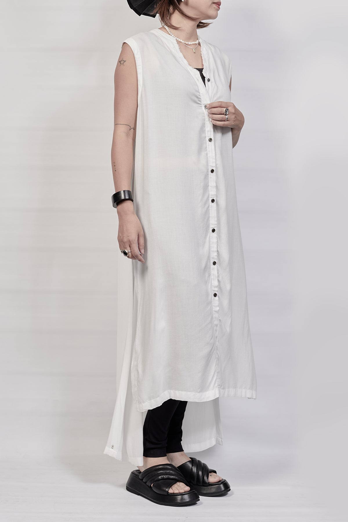 1801-SH08/DN No Sleeve Slit Shirt / DN - White