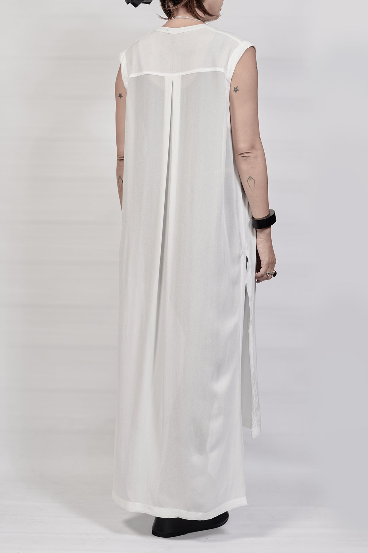 1801-SH08/DN No Sleeve Slit Shirt / DN - White
