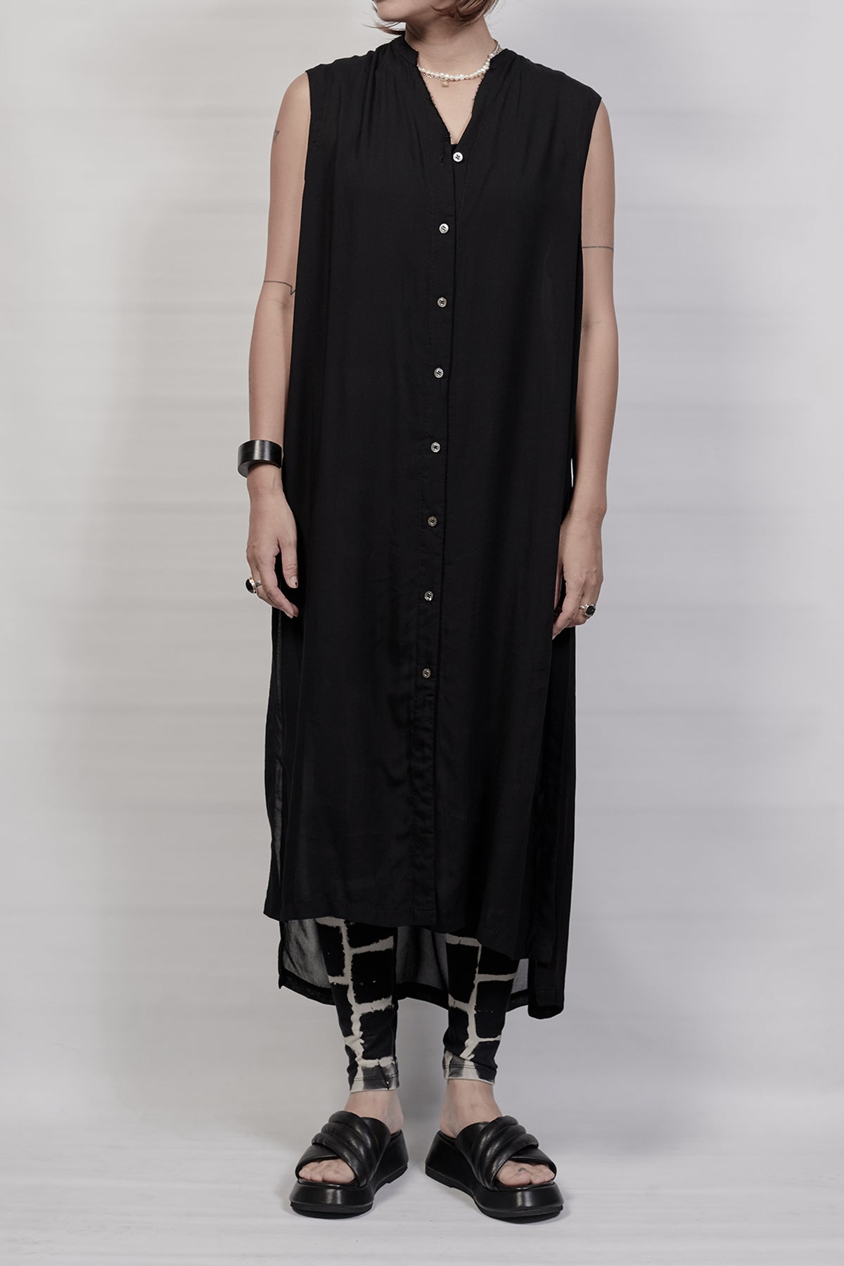 1801-SH08/DN No Sleeve Slit Shirt / DN - Black
