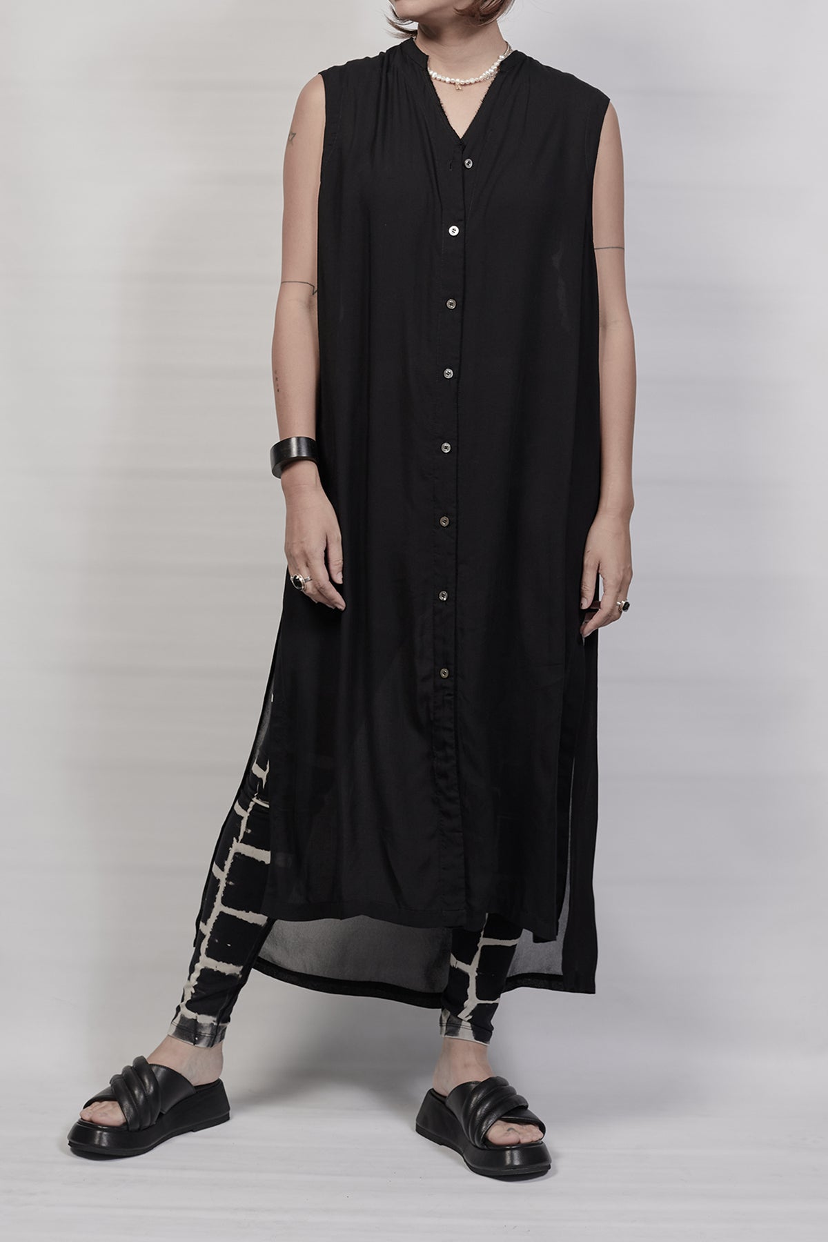 1801-SH08/DN No Sleeve Slit Shirt / DN - Black