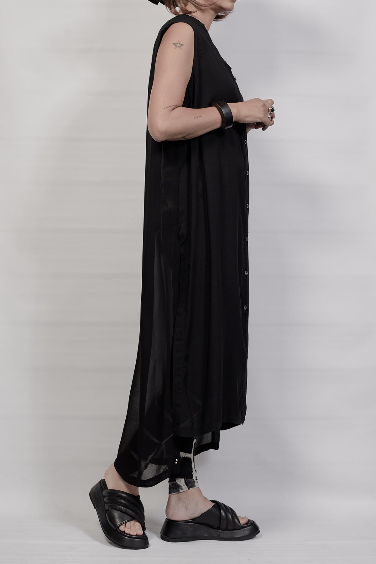 1801-SH08/DN No Sleeve Slit Shirt / DN - Black