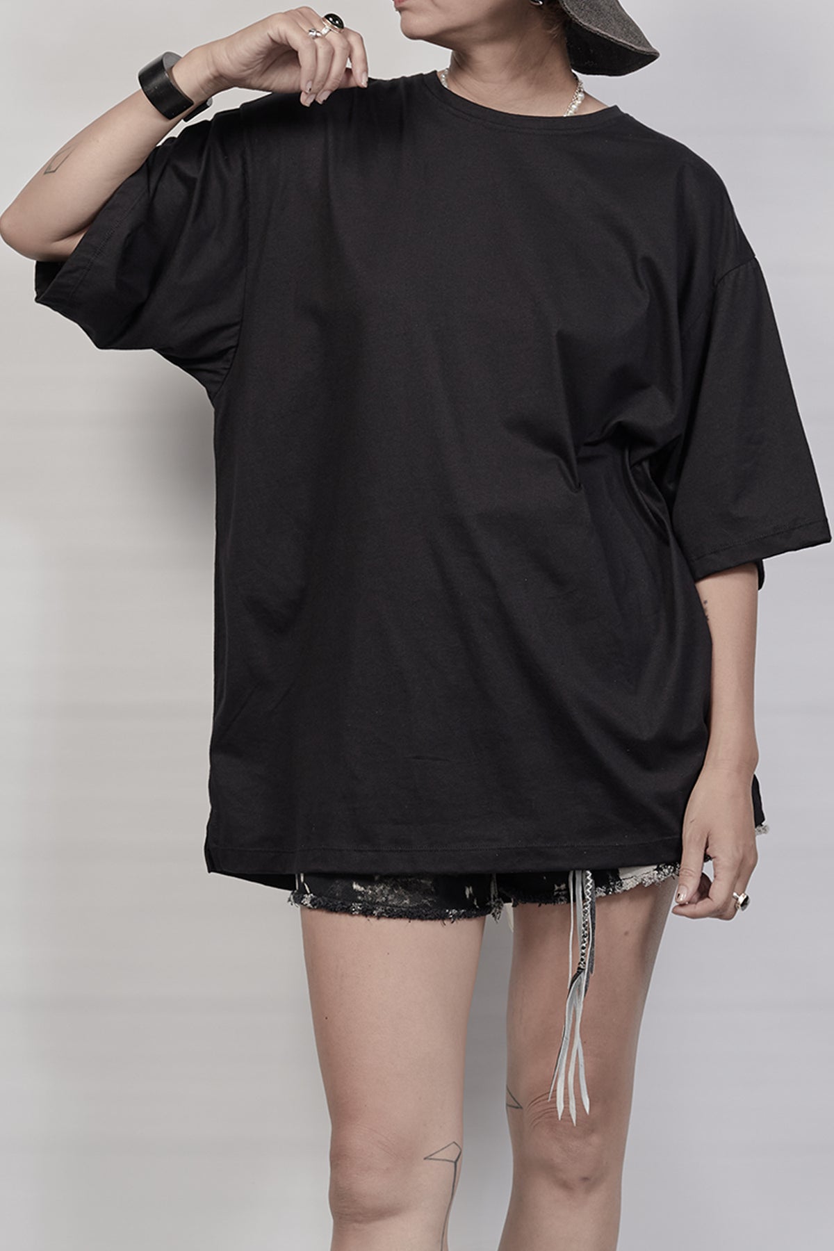 2301-CT03 Back Hole Cut - Black