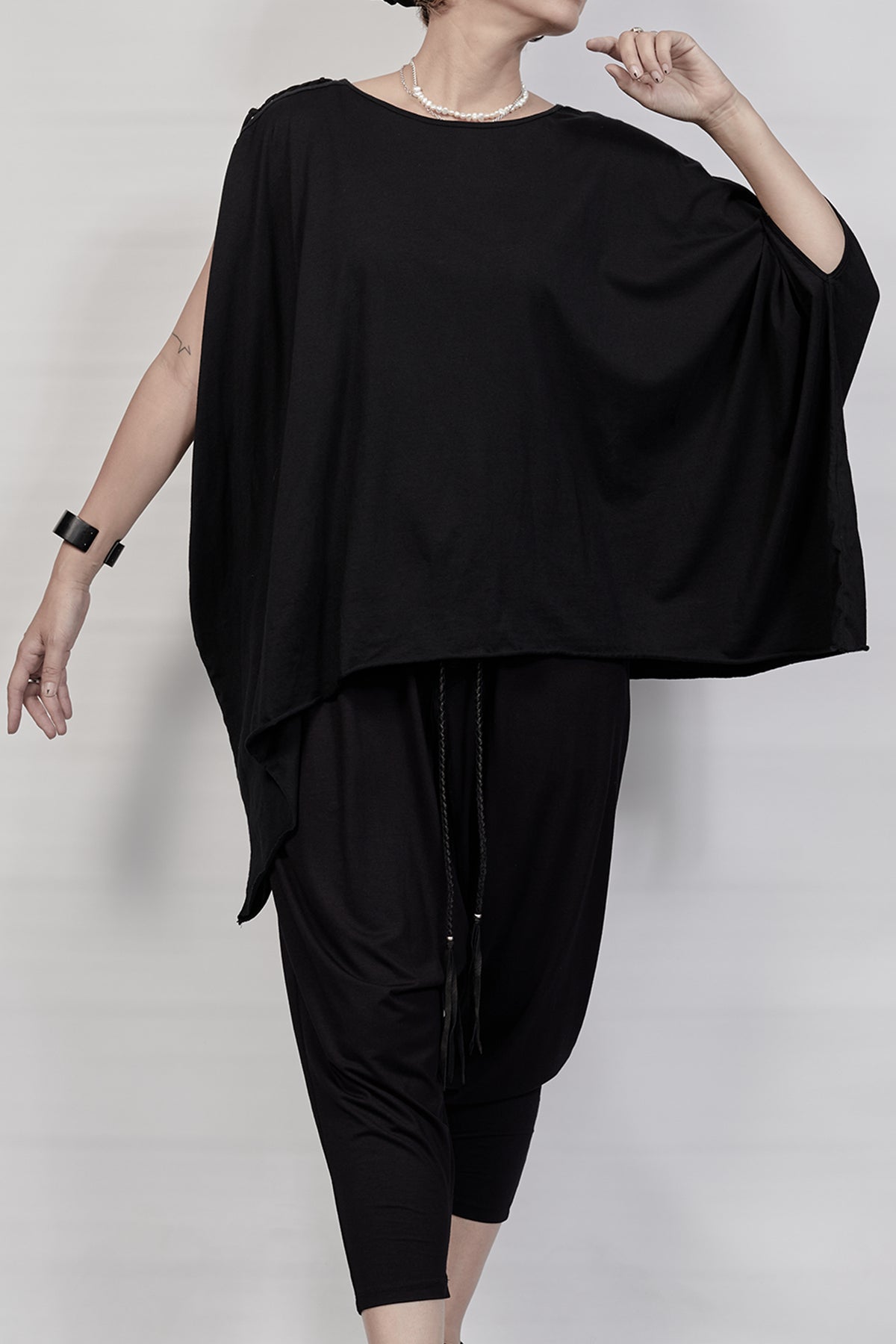 2301-CT06 Double Pocket Magnolia Flower OP - Black