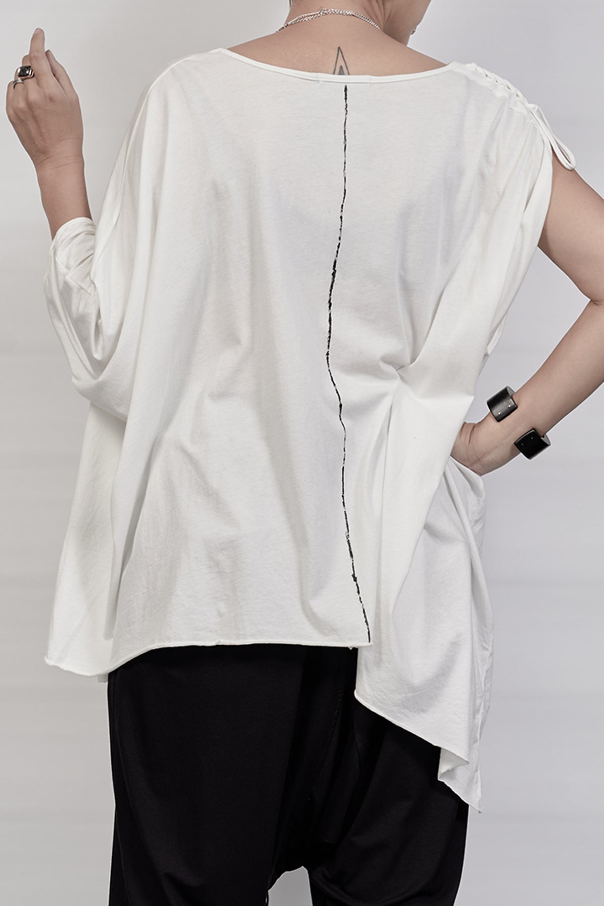 2301-CT06 Asymmetry Monolith Cut - White