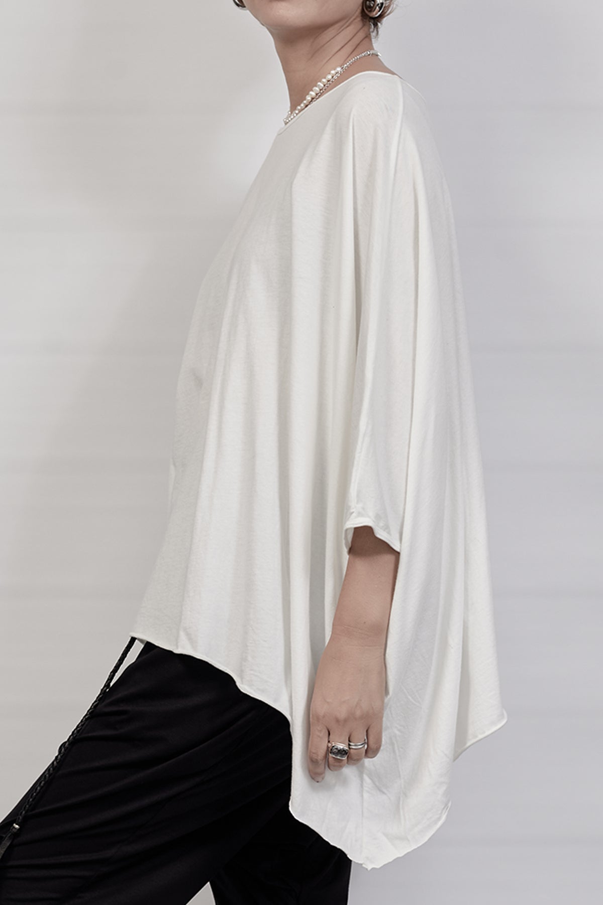 2301-CT06 Asymmetry Monolith Cut - White