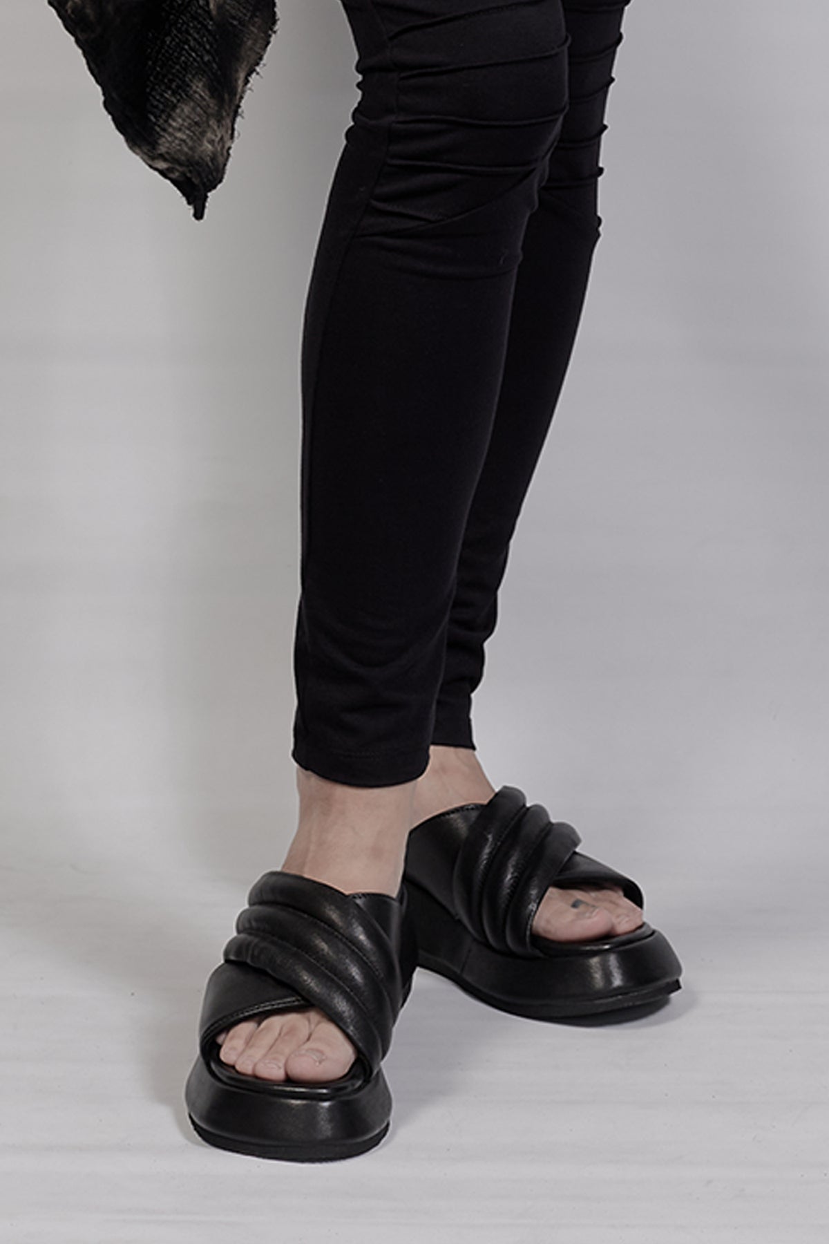 2301-BO02 Cross Sandal - Black