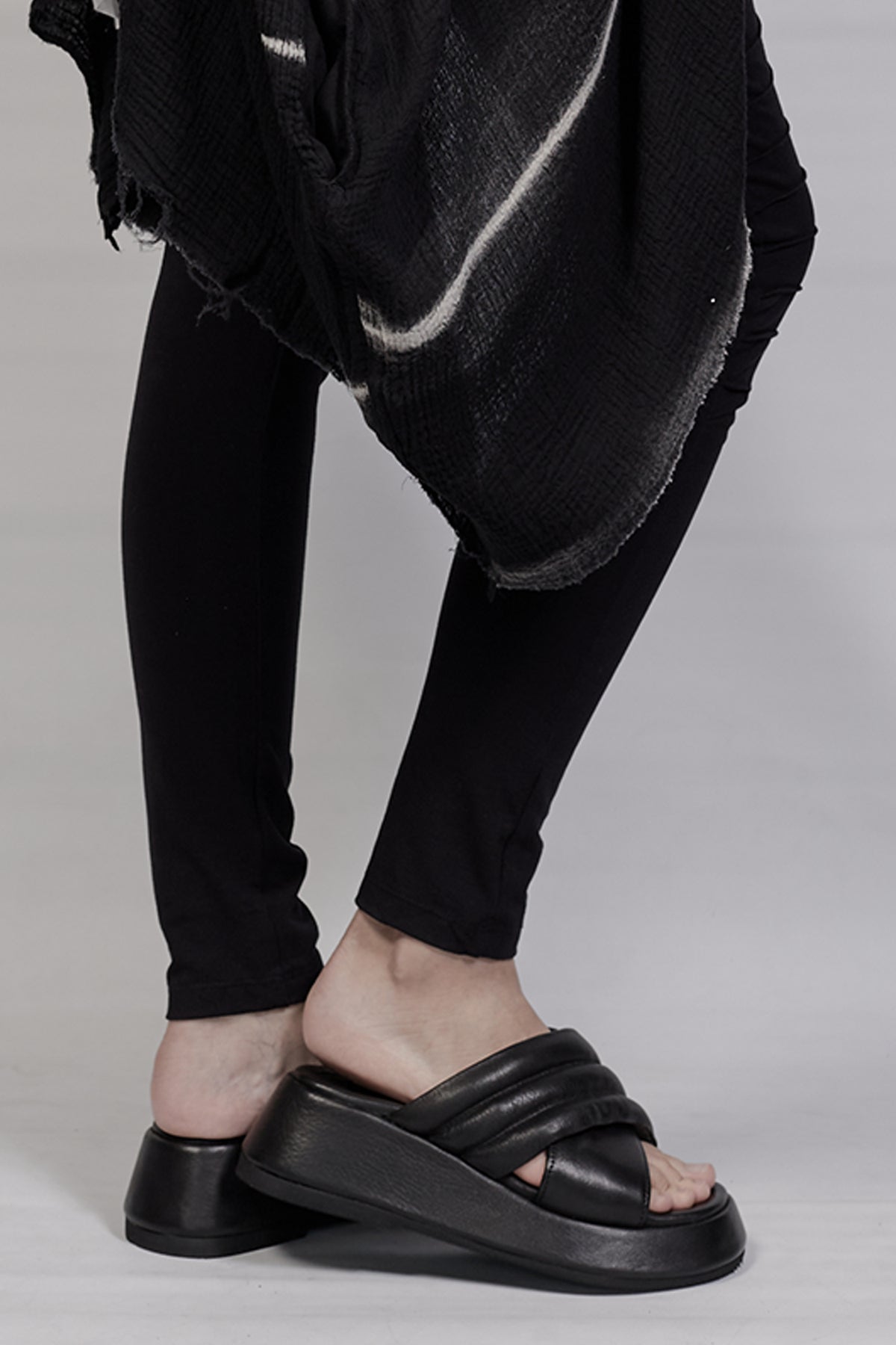 2301-BO02 Cross Sandal - Black