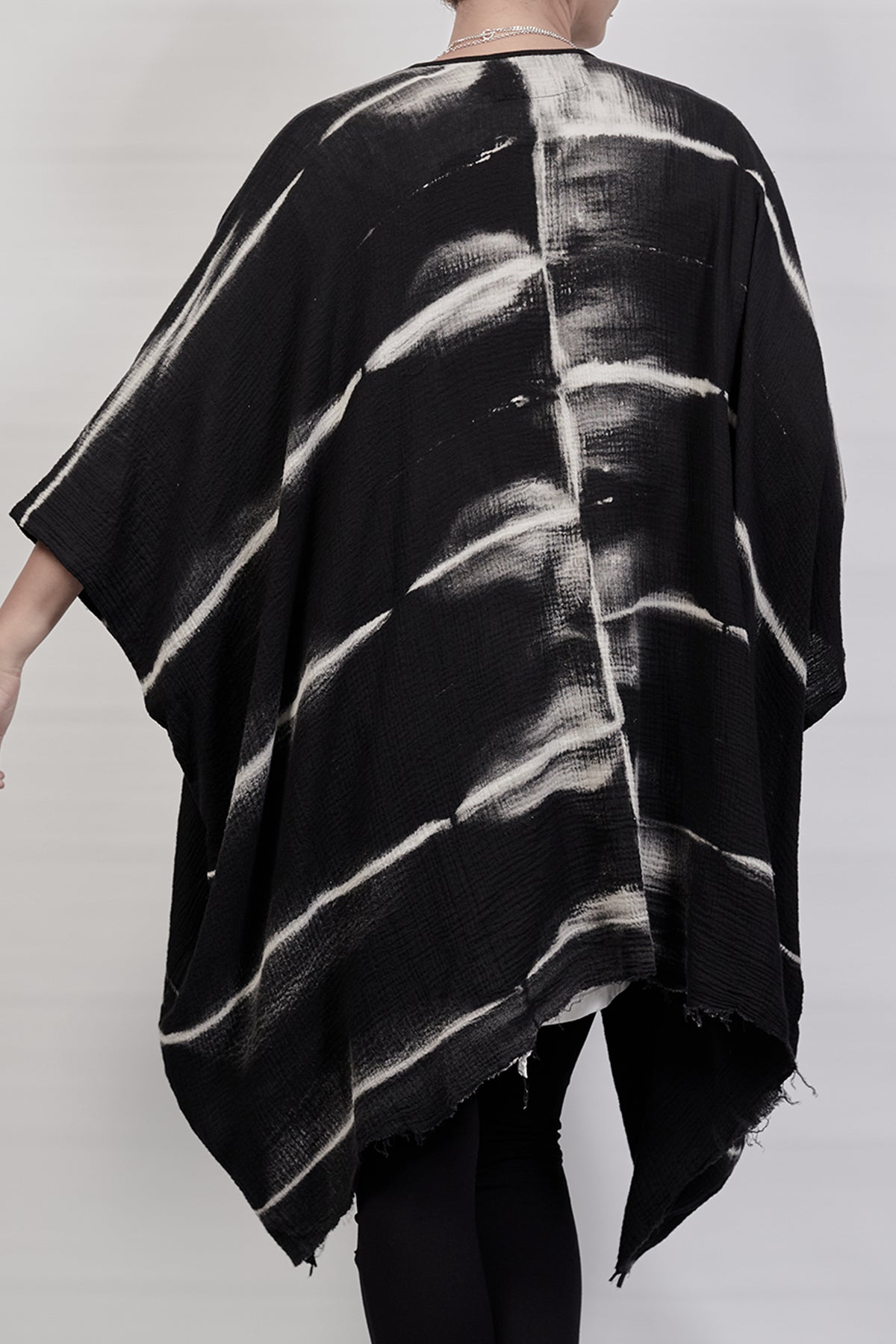 2301-GS02 Tesla Short Gown - Black