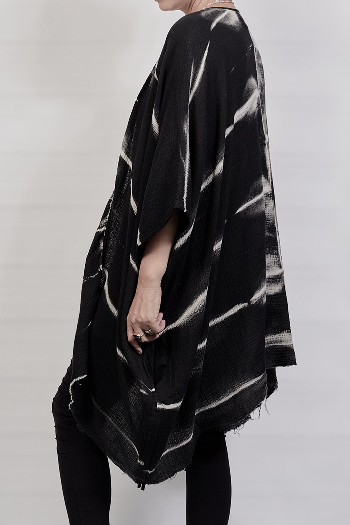 2301-GS02 Tesla Short Gown - Black