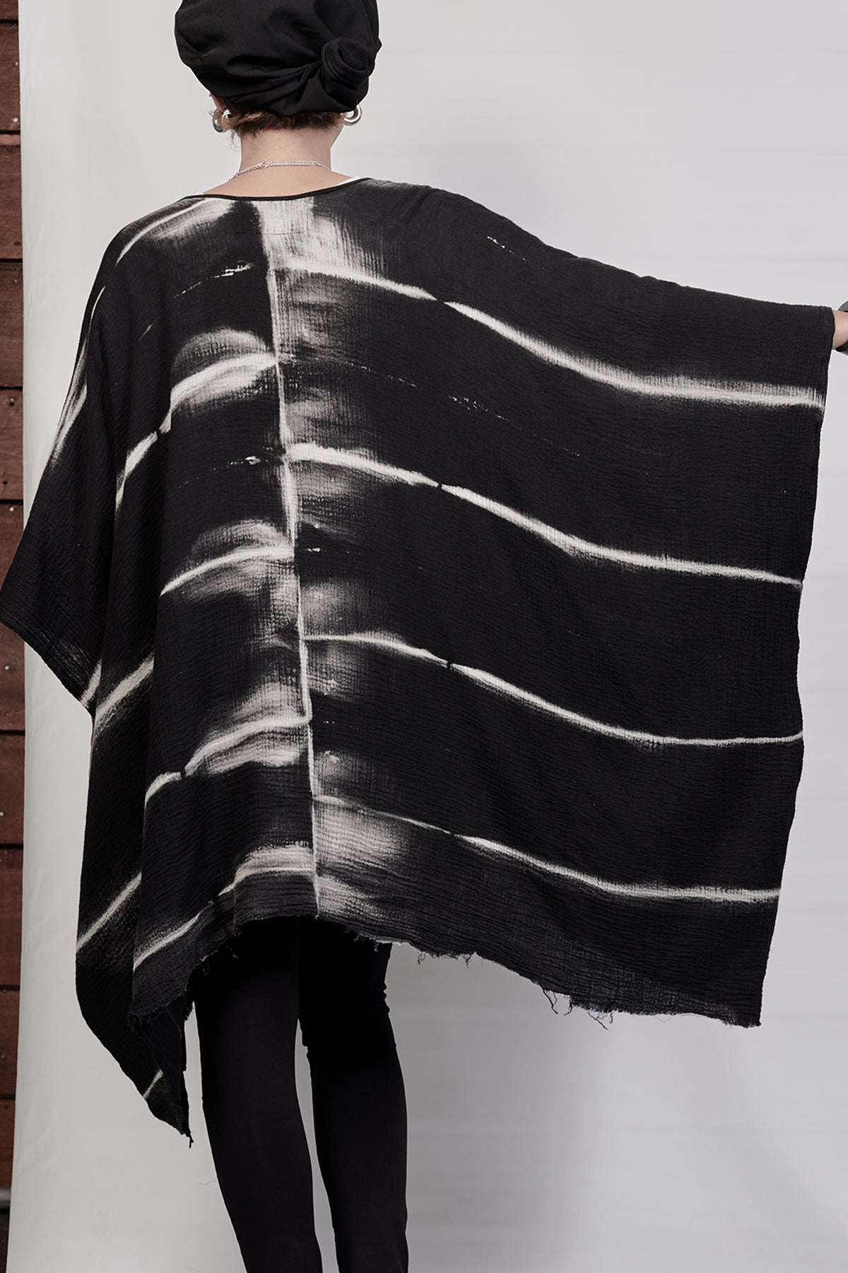 2301-GS02 Tesla Short Gown - Black