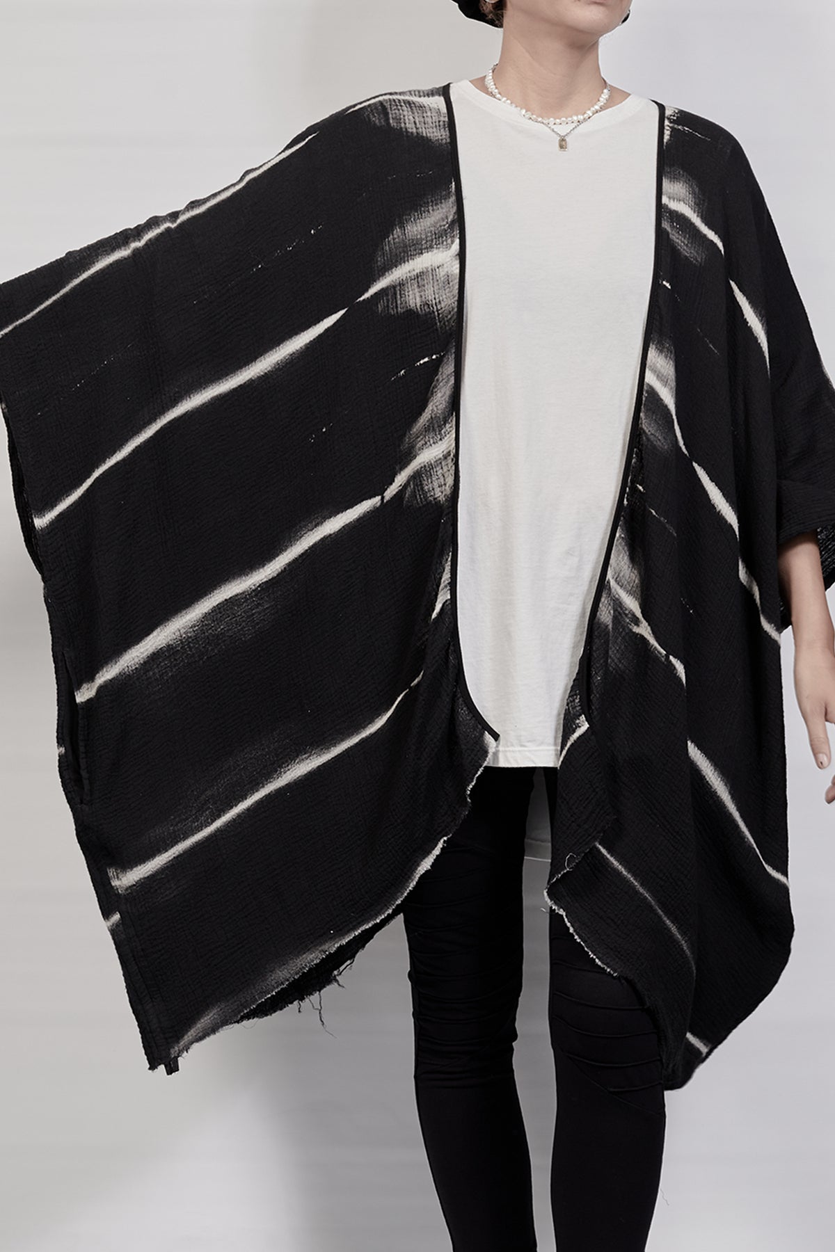 2301-GS02 Tesla Short Gown - Black