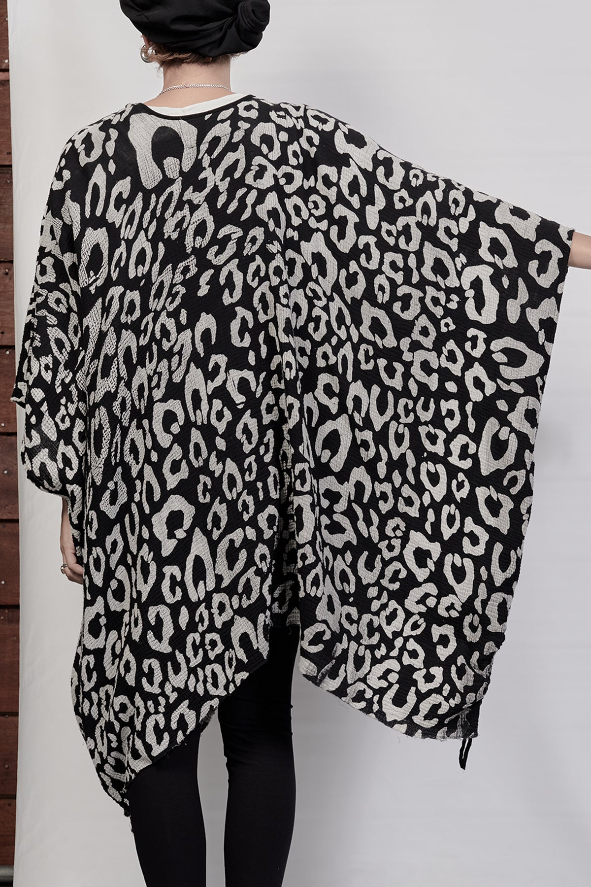 2301-GS06 Leopard Short Gow - Black