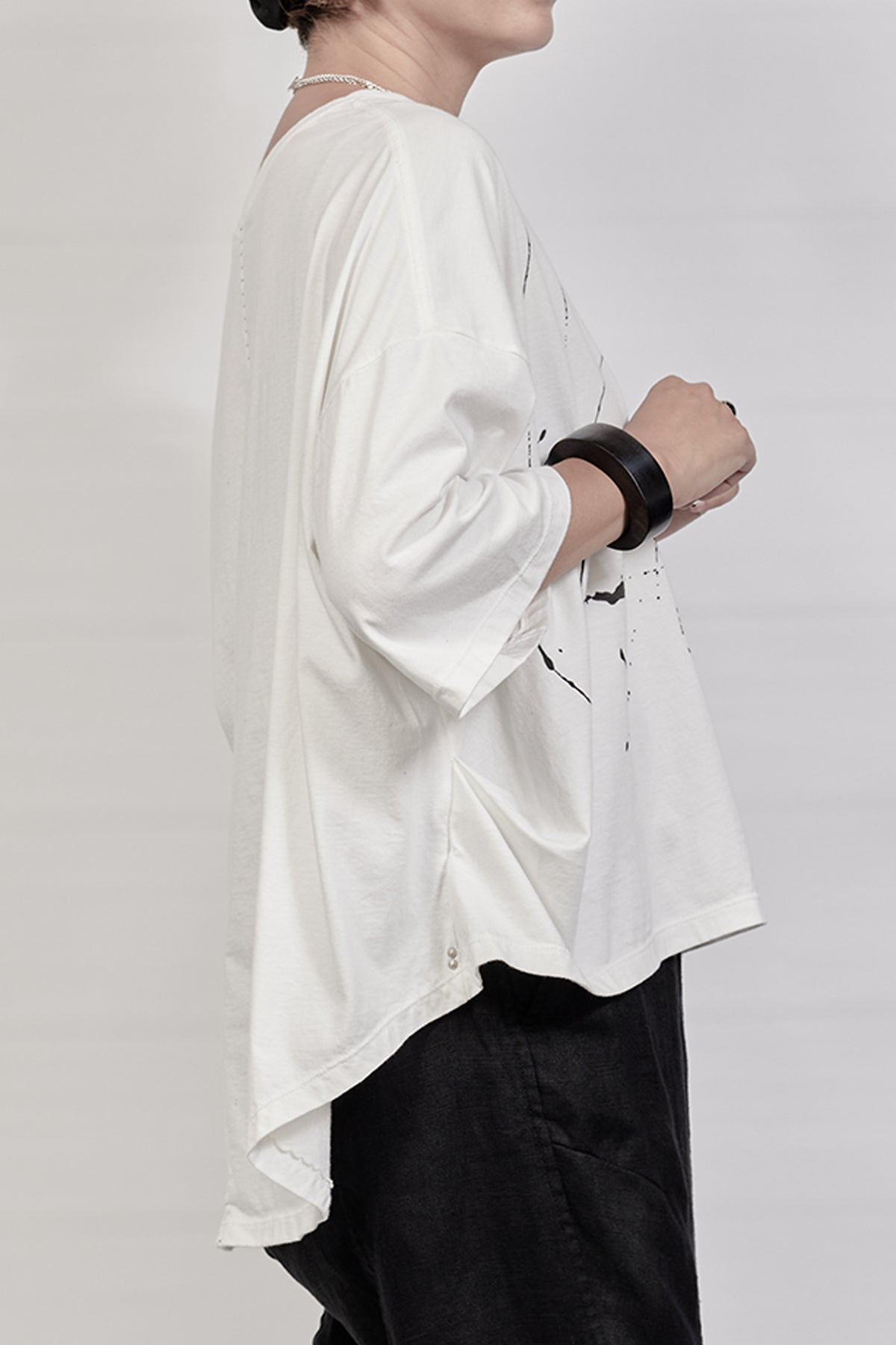 2302-CT02 Double Tuck Cut - White