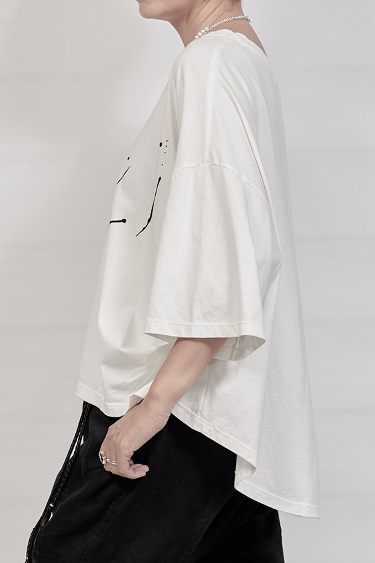 2302-CT02 Double Tuck Cut - White