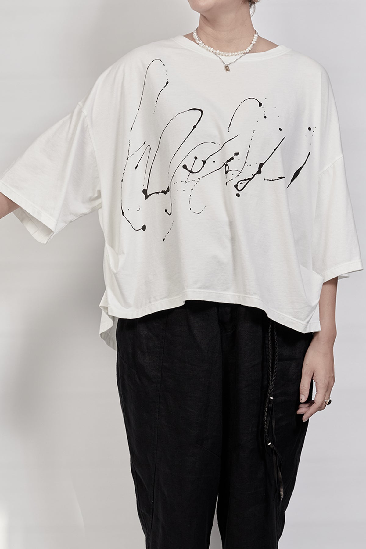 2302-CT02 Double Tuck Cut - White