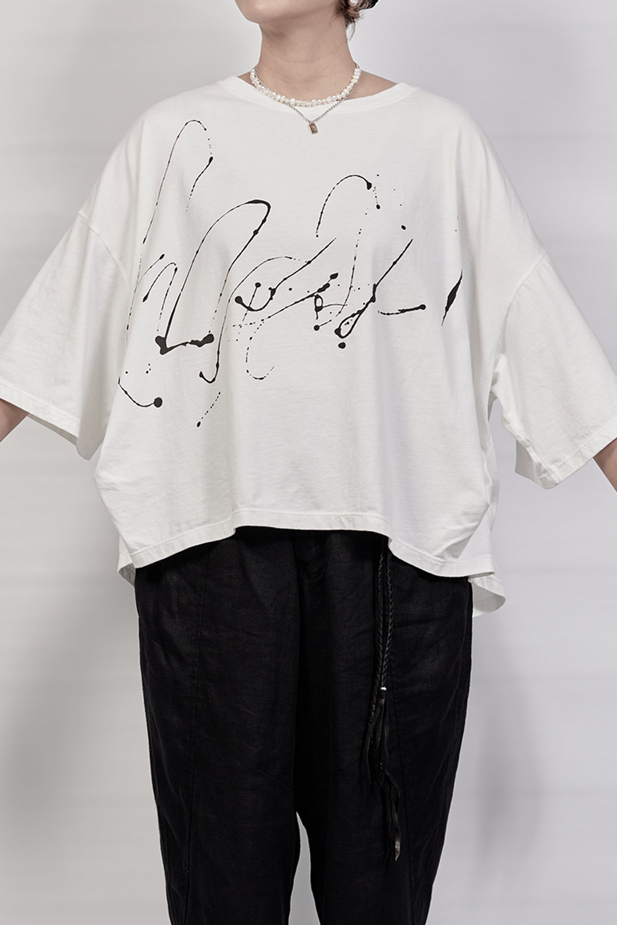 2302-CT02 Double Tuck Cut - White
