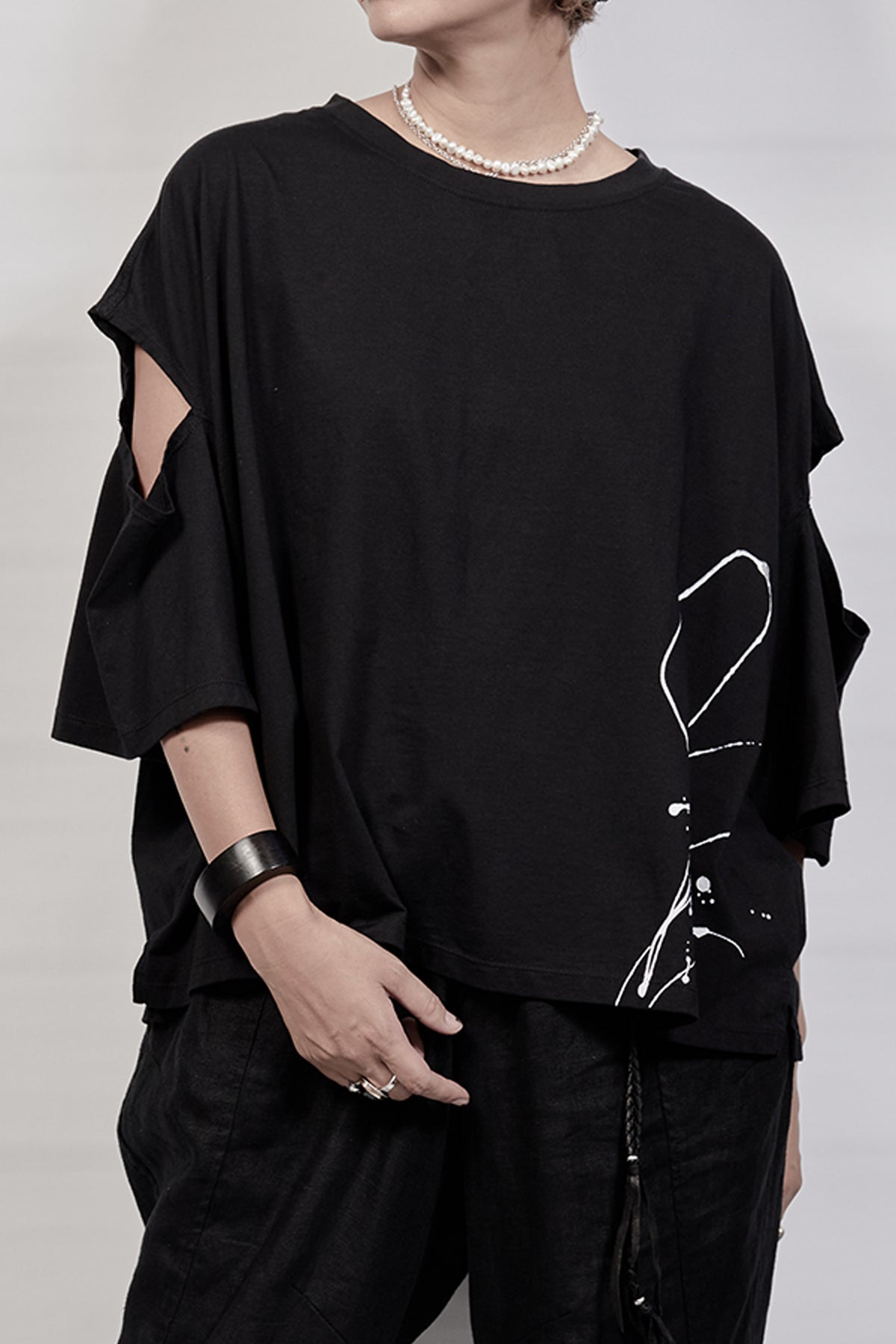 2302-CT03 Open Sleeve Cut - Black