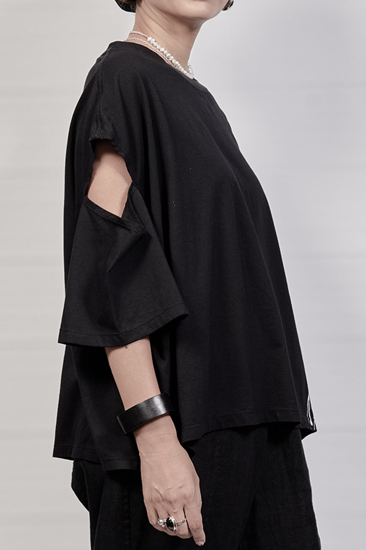 2302-CT03 Open Sleeve Cut - Black
