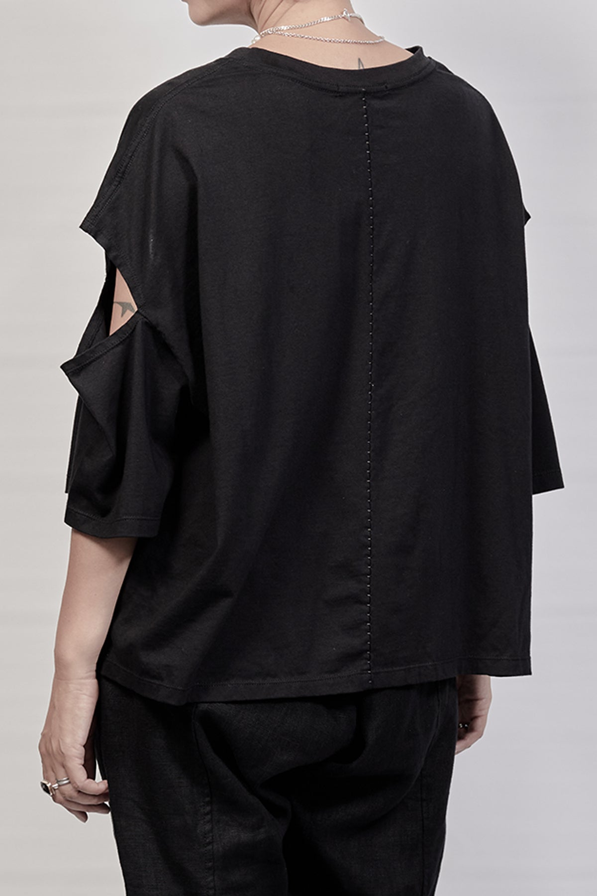2302-CT03 Open Sleeve Cut - Black