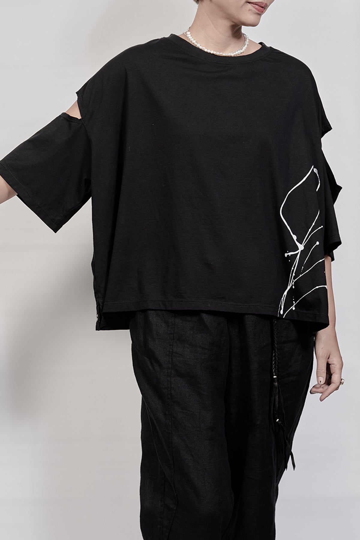 2302-CT03 Open Sleeve Cut - Black