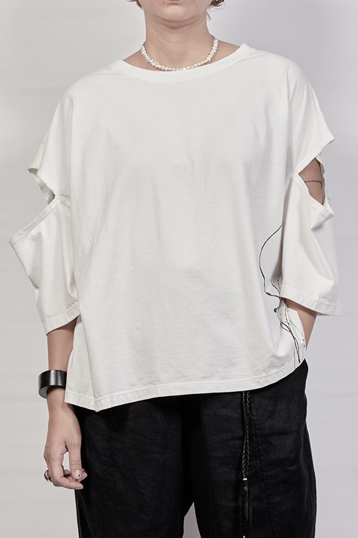 2302-CT03 Open Sleeve Cut - White