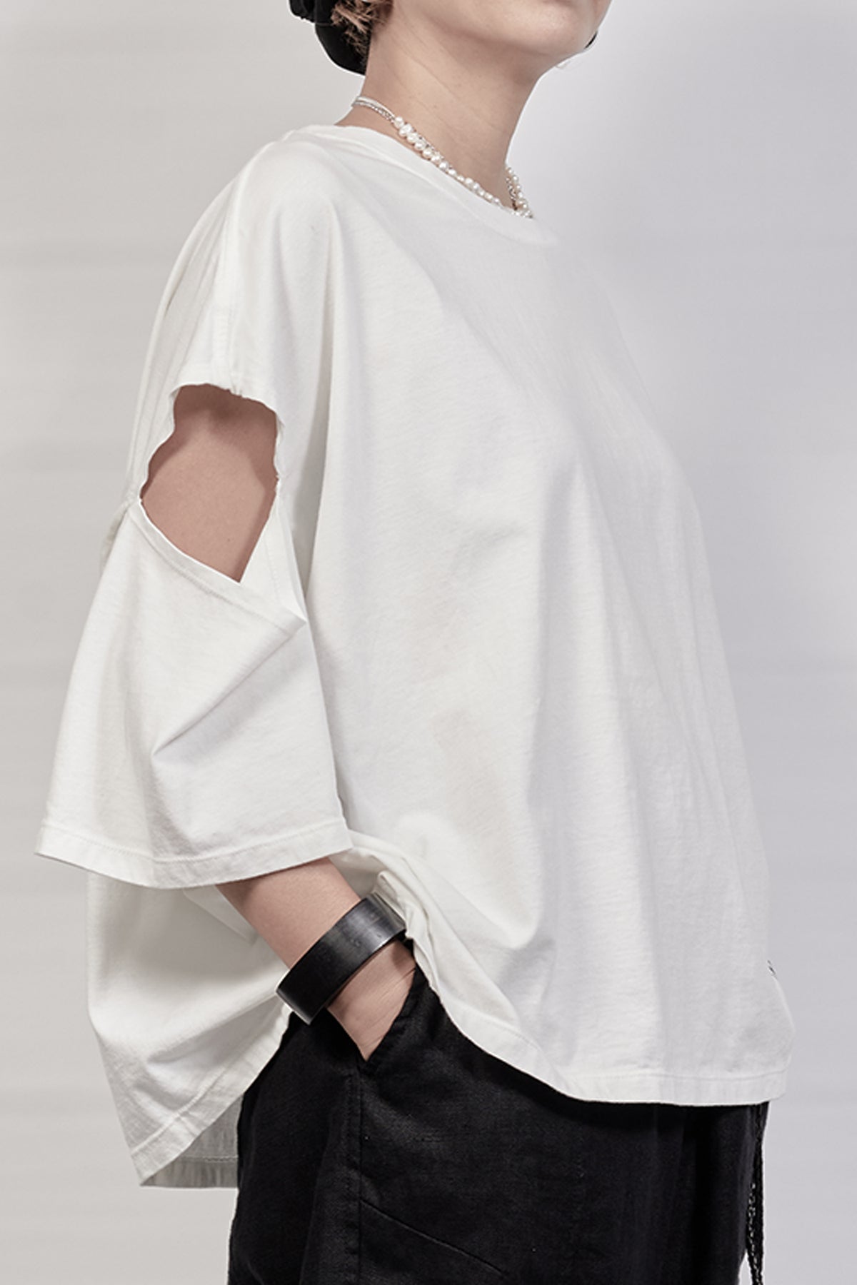 2302-CT03 Open Sleeve Cut - White