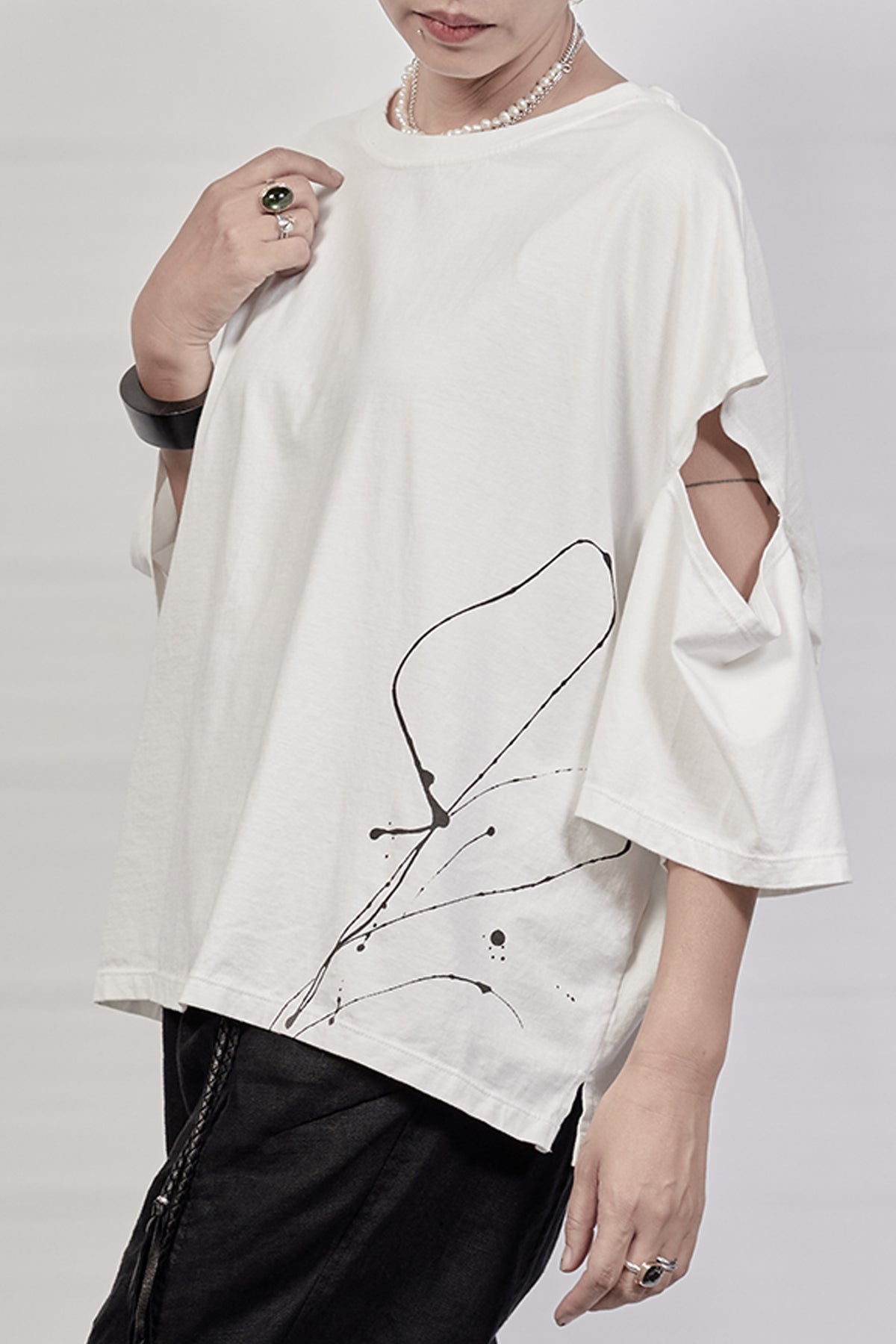 2302-CT03 Open Sleeve Cut - White