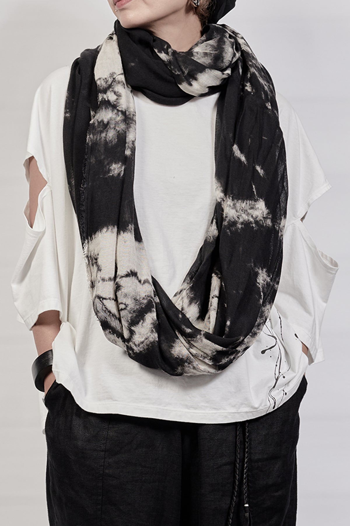2301-SN01 Tie Dye Snood - Black
