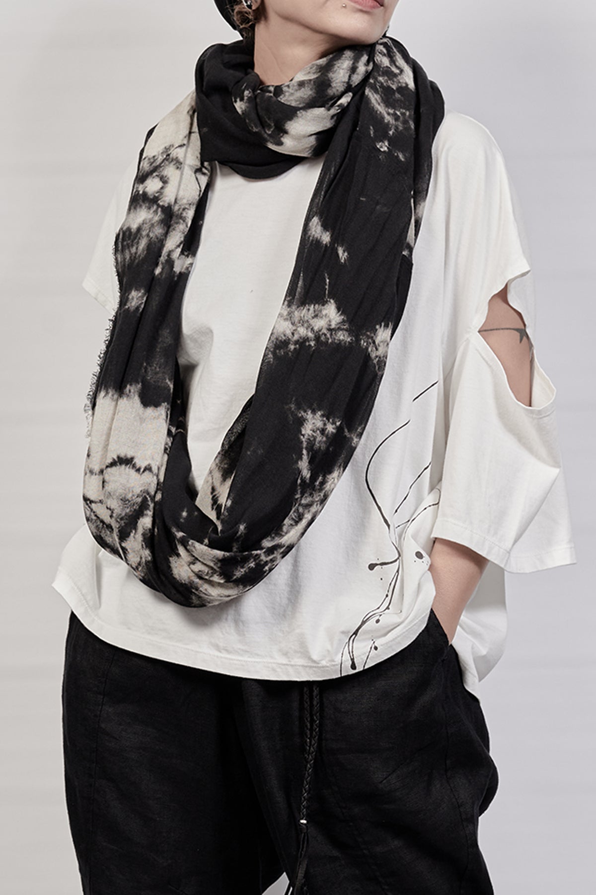 2301-SN01 Tie Dye Snood - Black