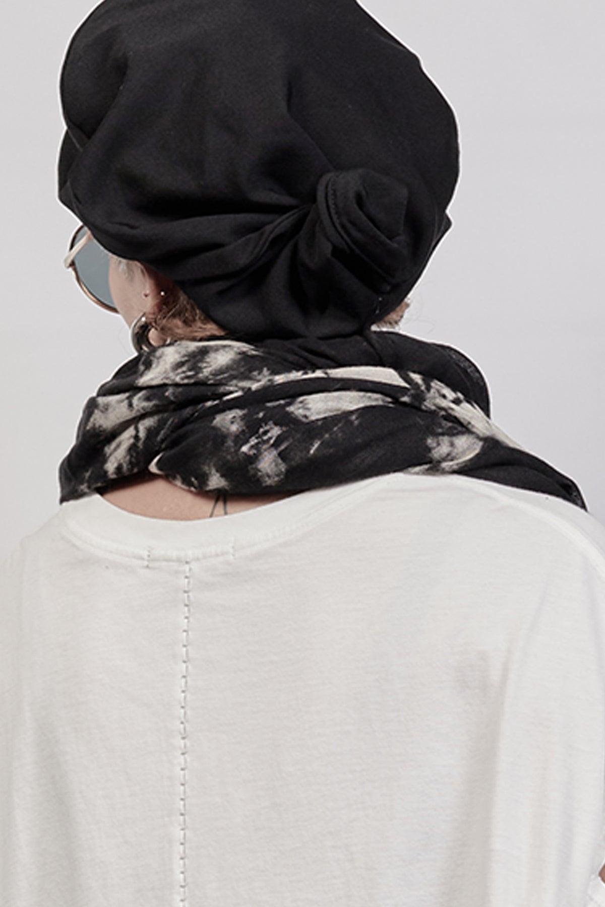 2301-SN01 Tie Dye Snood - Black