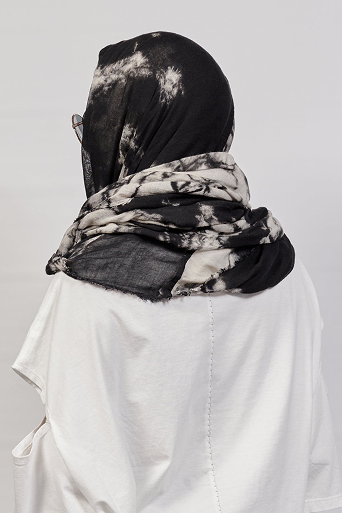 2301-SN01 Tie Dye Snood - Black