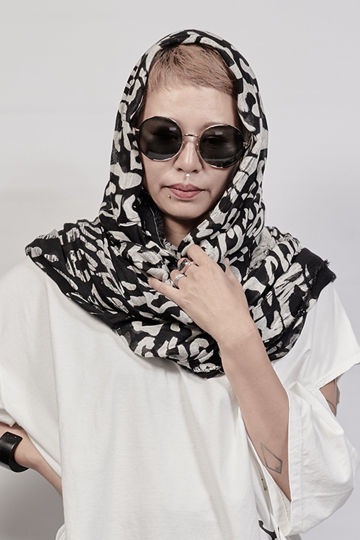 2301-SN02 Leopard Snood - Black