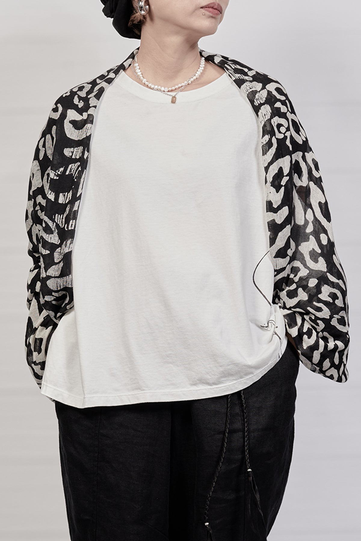 2301-SN02 Leopard Snood - Black