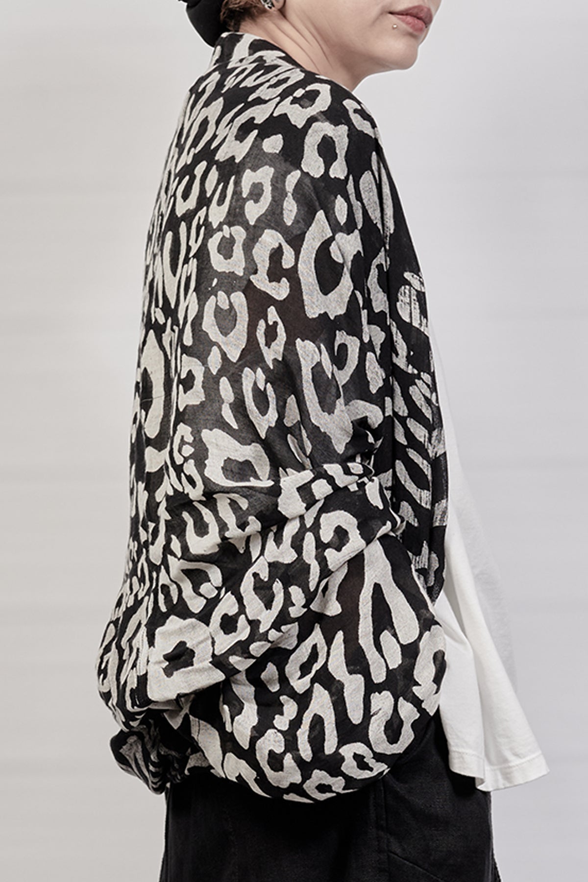 2301-SN02 Leopard Snood - Black