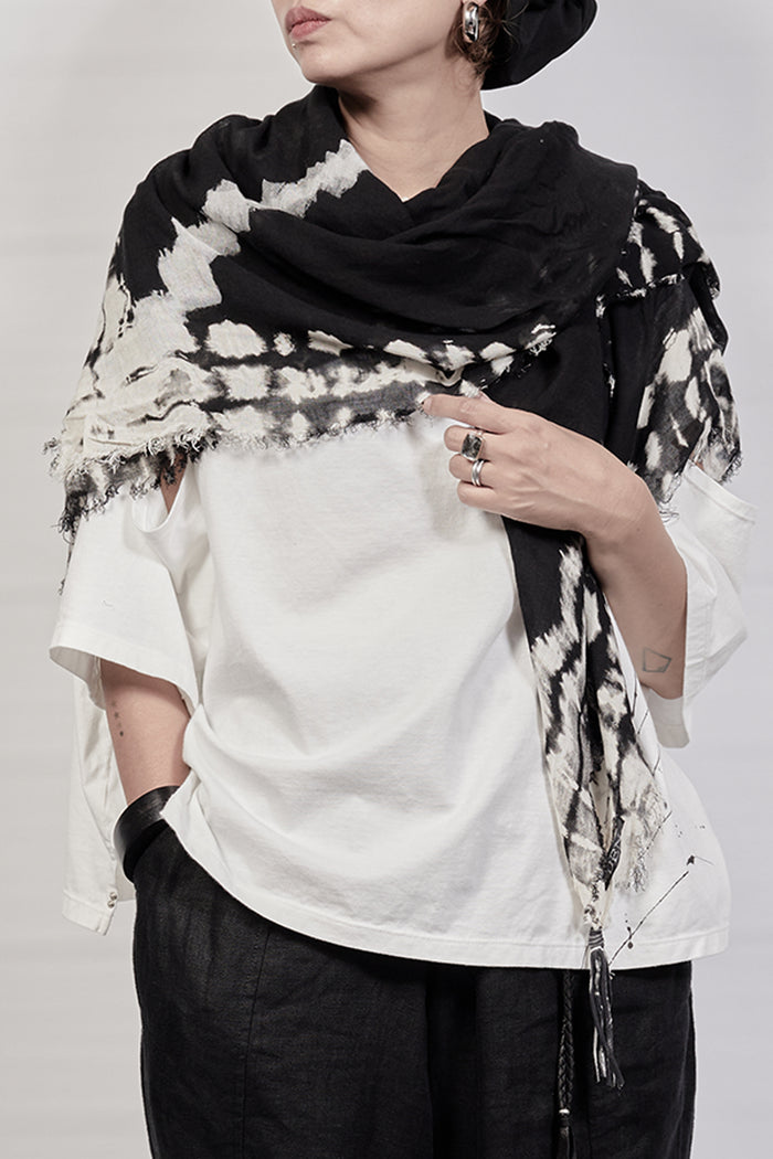 2301-ST02 Cross Square Stole - Black