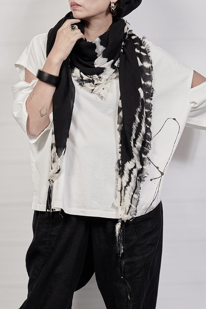 2301-ST02 Cross Square Stole - Black