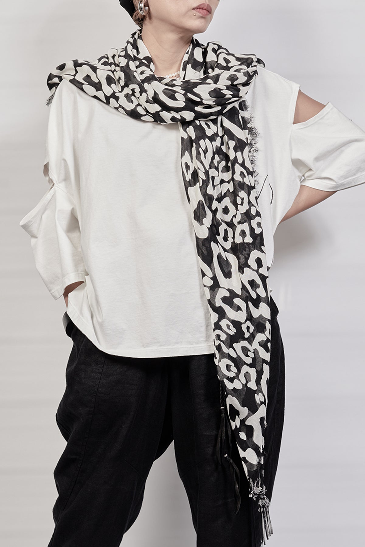 2301-ST03 Leopard Square Stole - Black