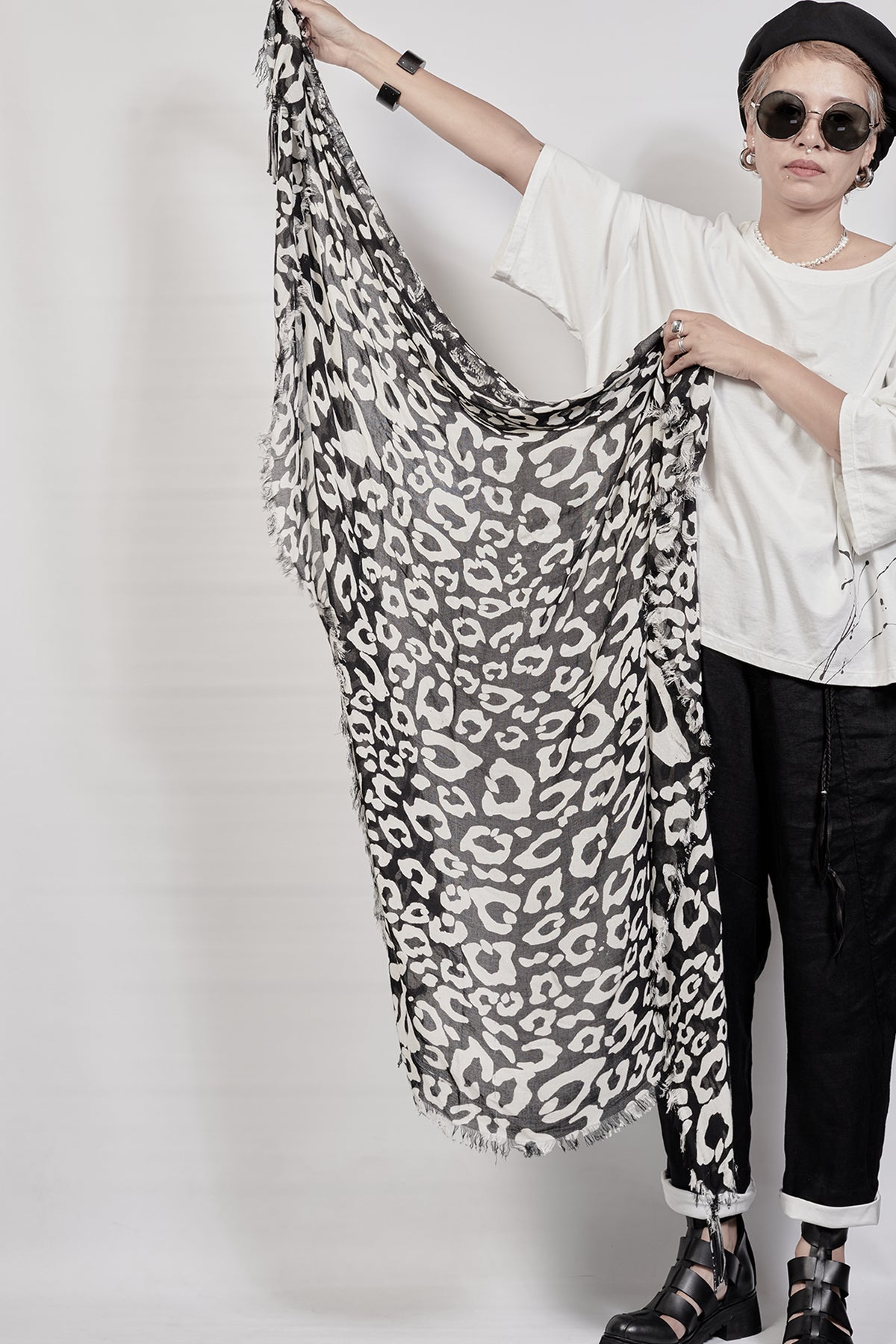 2301-ST03 Leopard Square Stole - Black