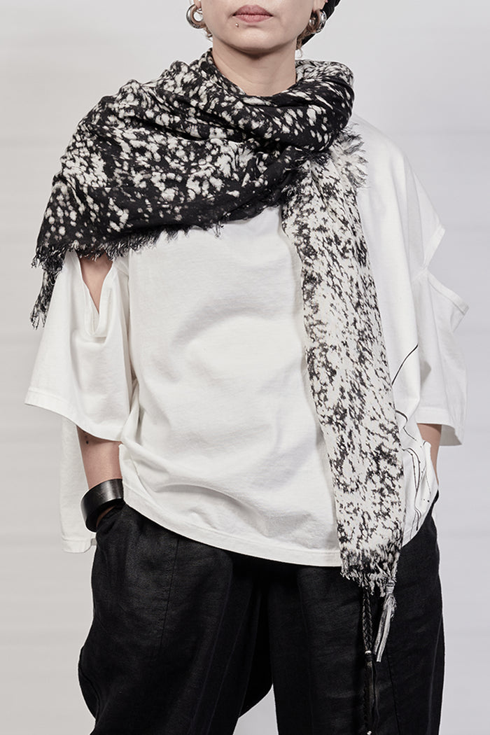 2301-ST04 Spot Square Stole - Black