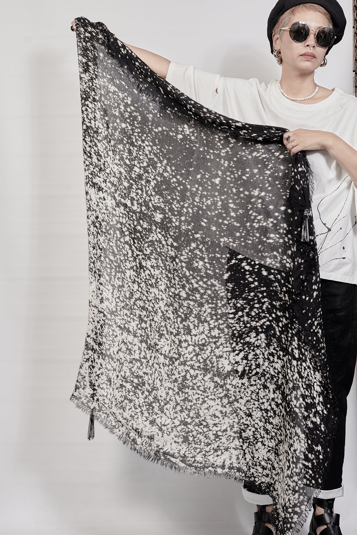2301-ST04 Spot Square Stole - Black