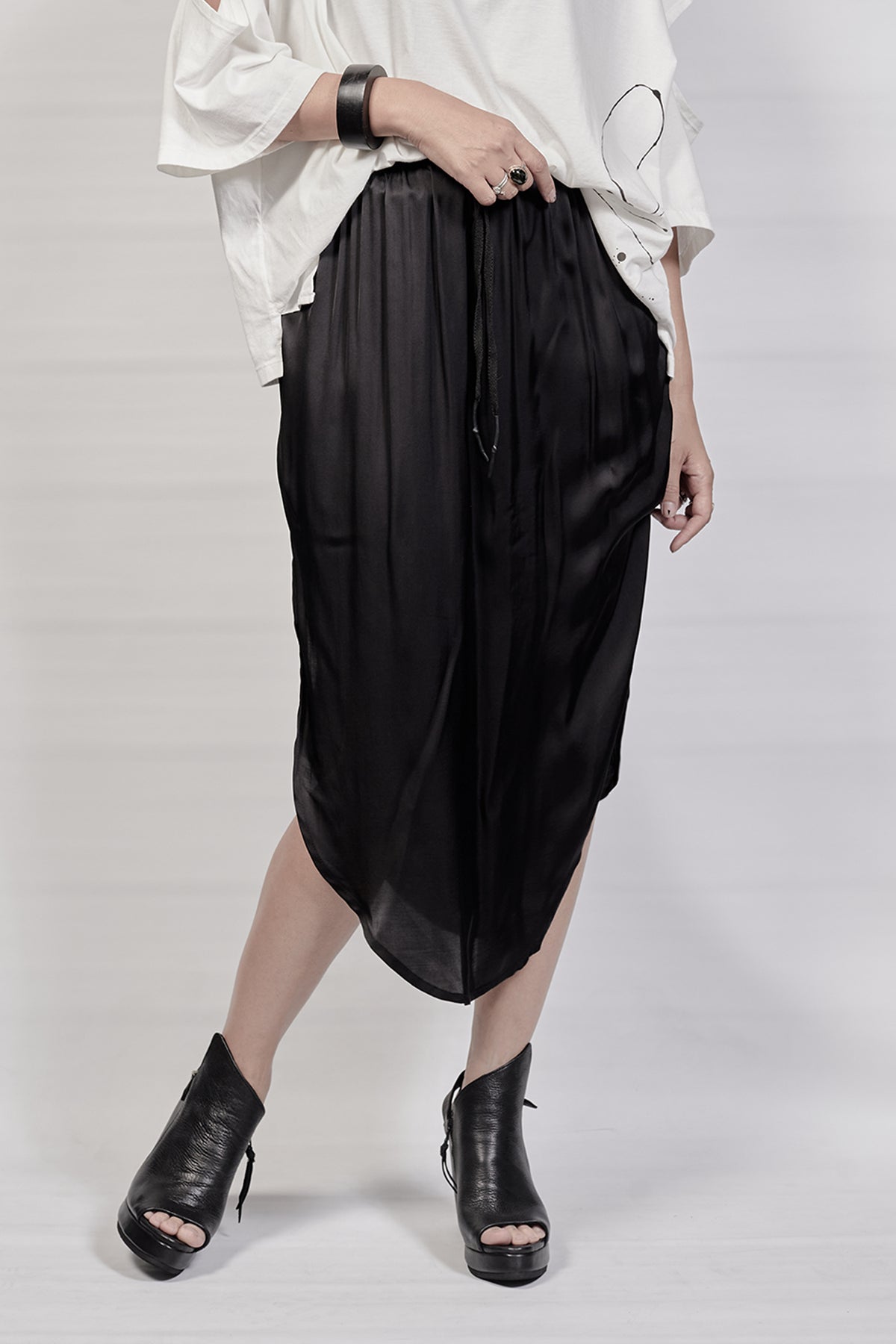 2302-SK01A Viscose Skirt - Black