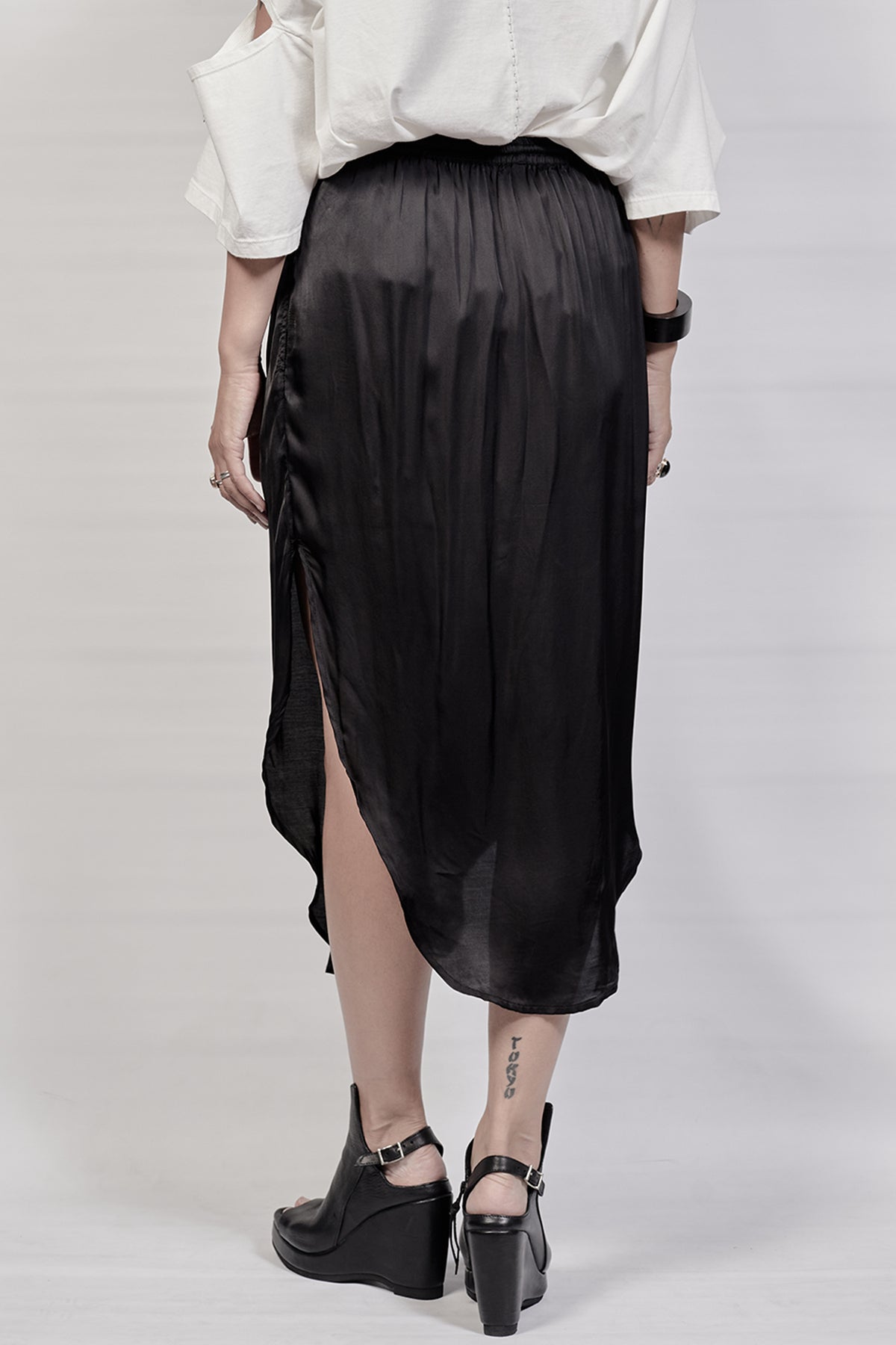 2302-SK01A Viscose Skirt - Black