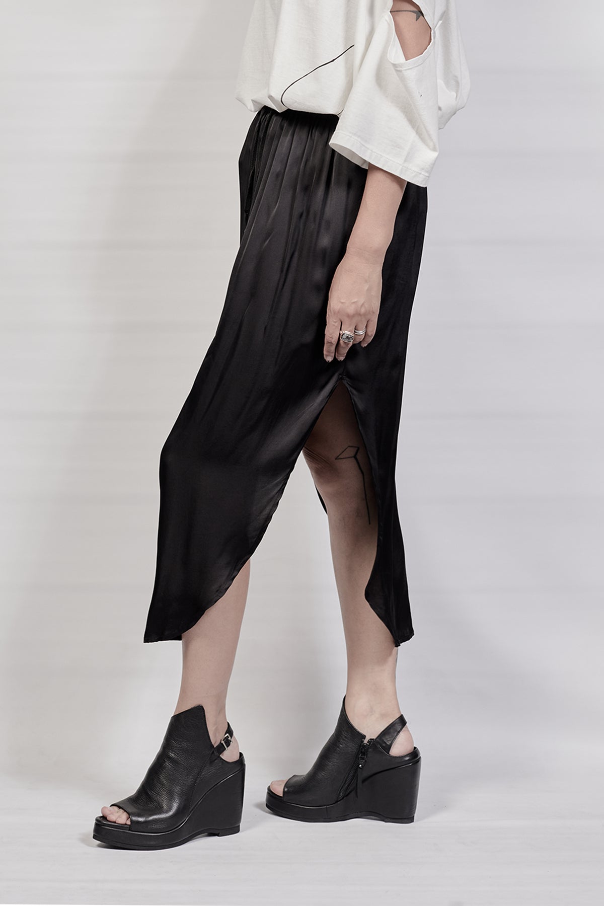2302-SK01A Viscose Skirt - Black